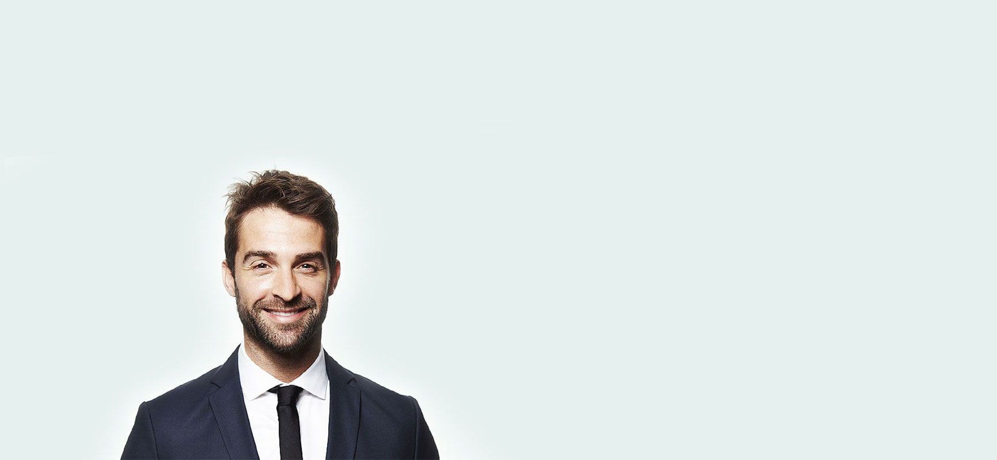 Junger Mann mit Haarsystem